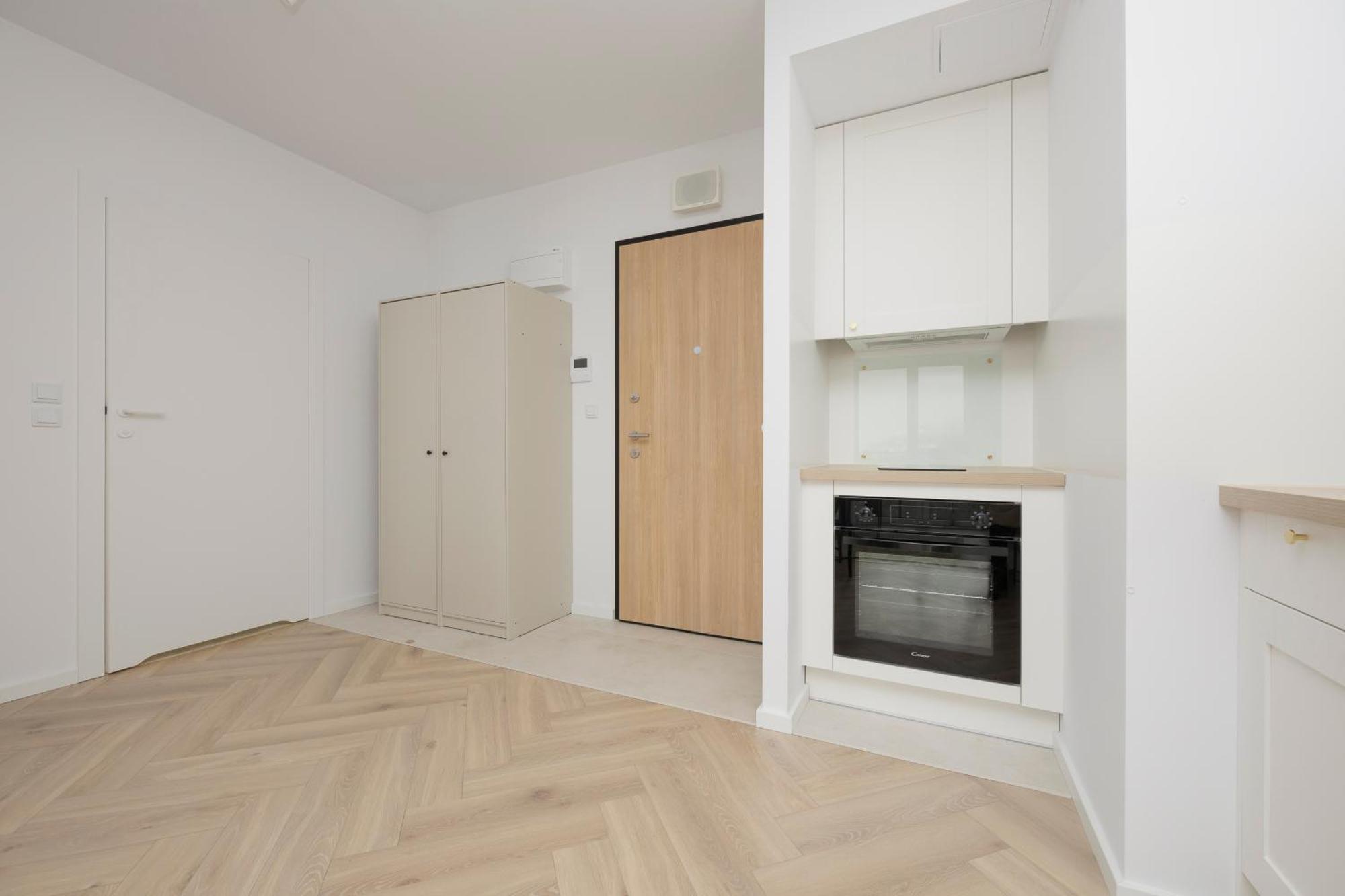 Modern With Balcony Near Aleje Jerozolimskie By Renters Apartamento Varsovia